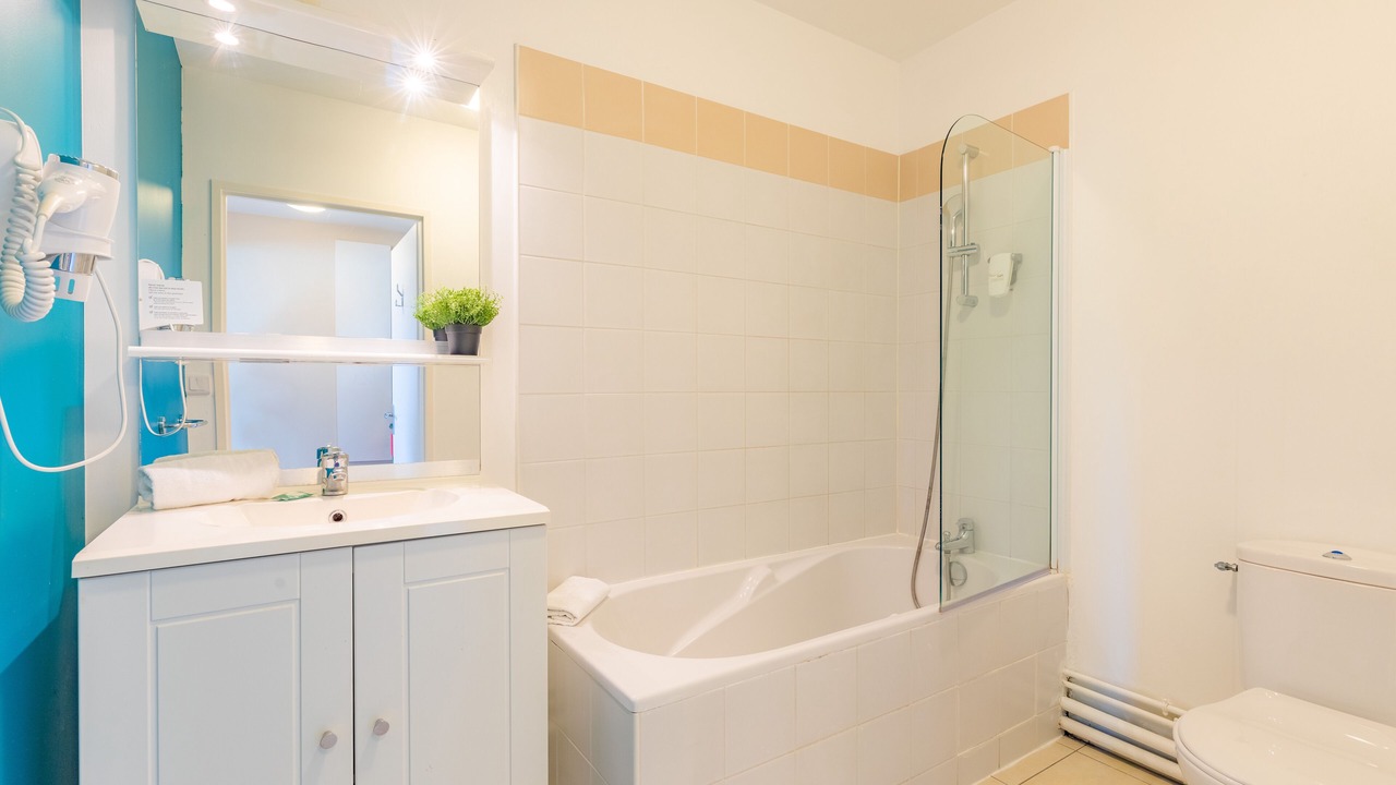 Photo of Bathroom in Decre-Cathedrale