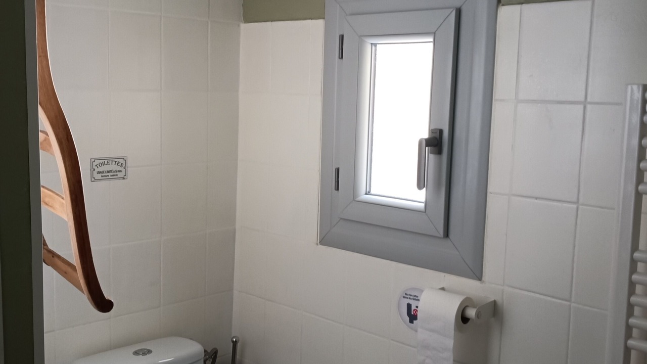 Photo of Bathroom in La Croix-en-Touraine