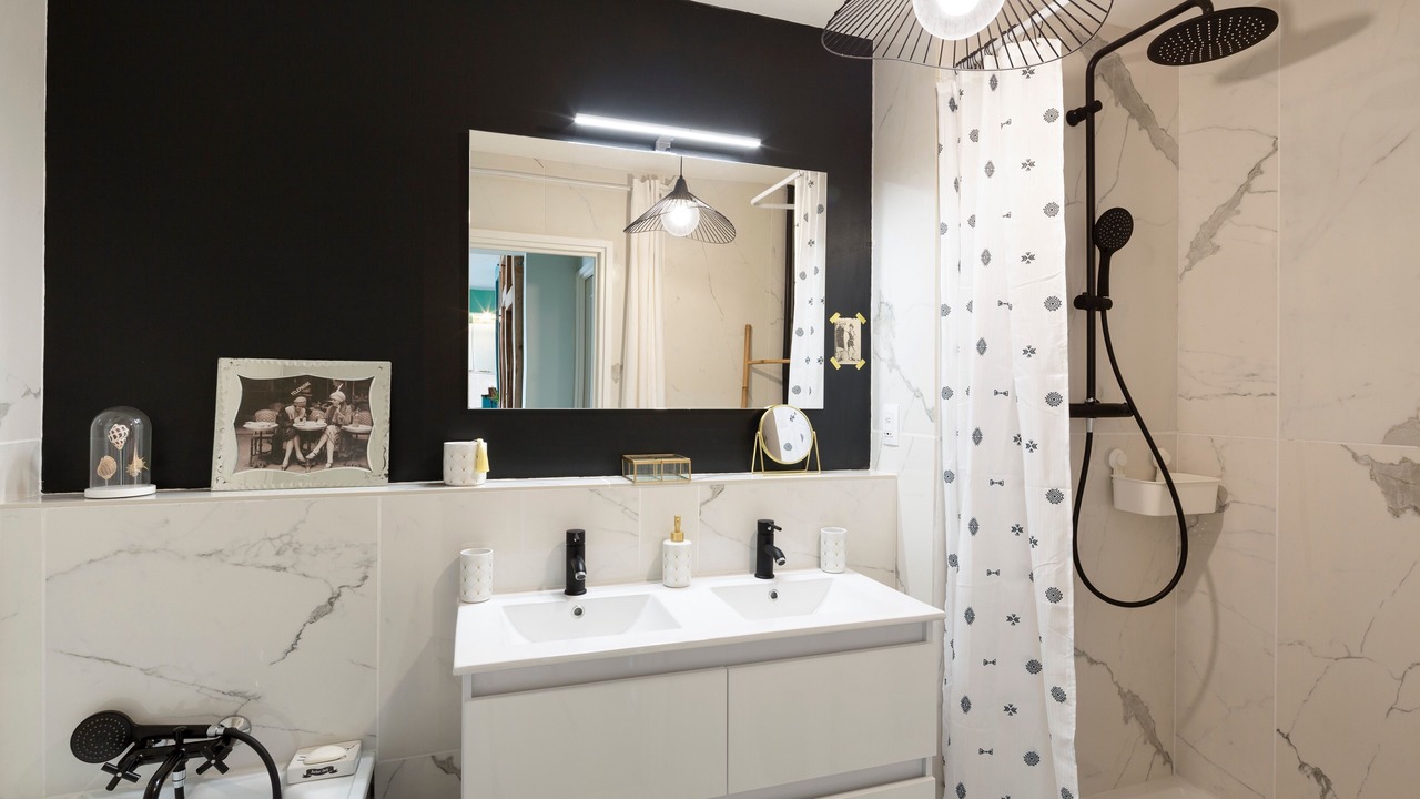 Photo of Bathroom in Colombier - Champ de Mars