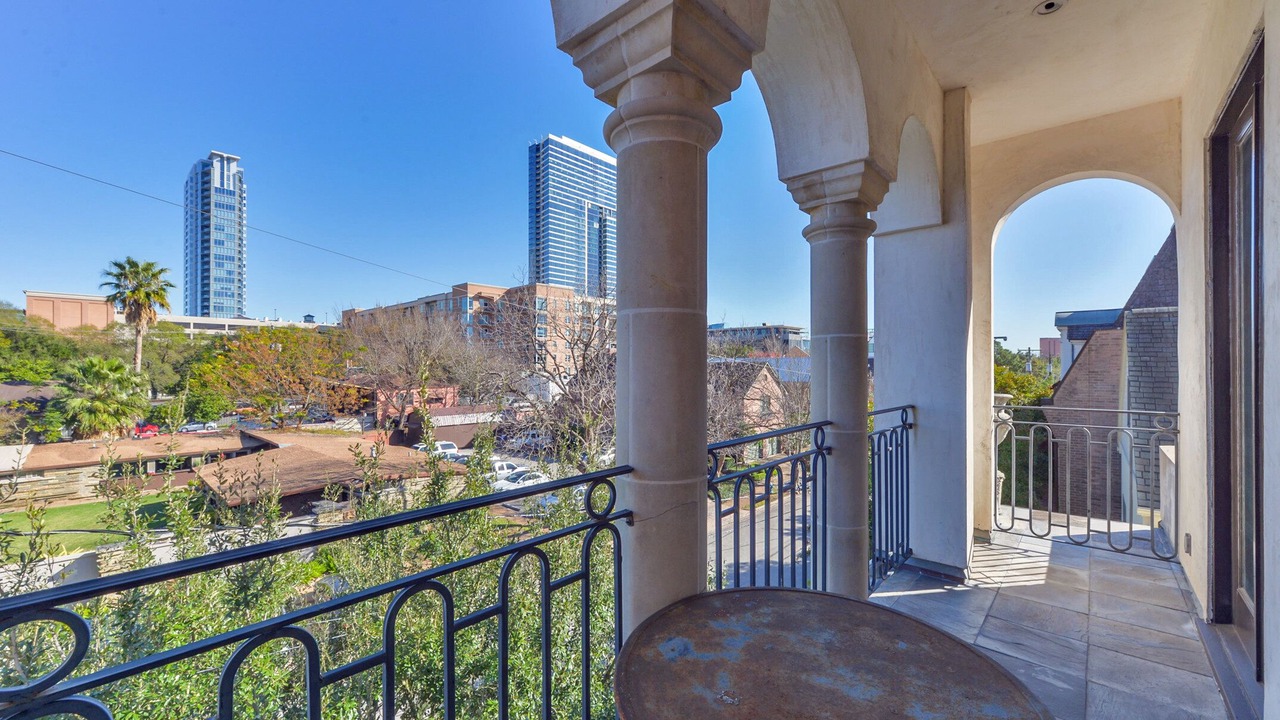 Photo of Patio Balcony in Greenway Plaza-Upper Kirby