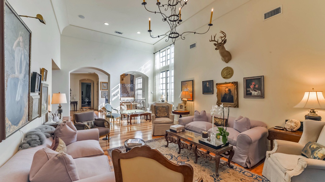 Photo of Livingroom in Greenway Plaza-Upper Kirby
