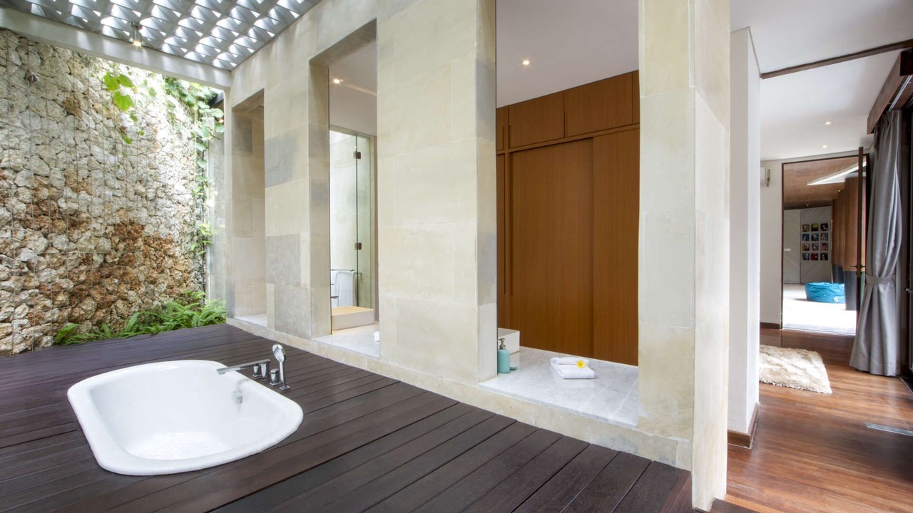 Photo of Bathroom in Petitenget