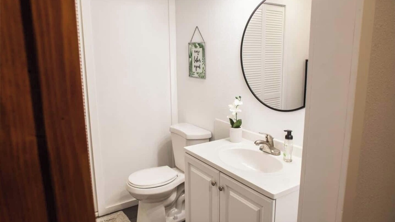 Photo of Bathroom in Lake Shore