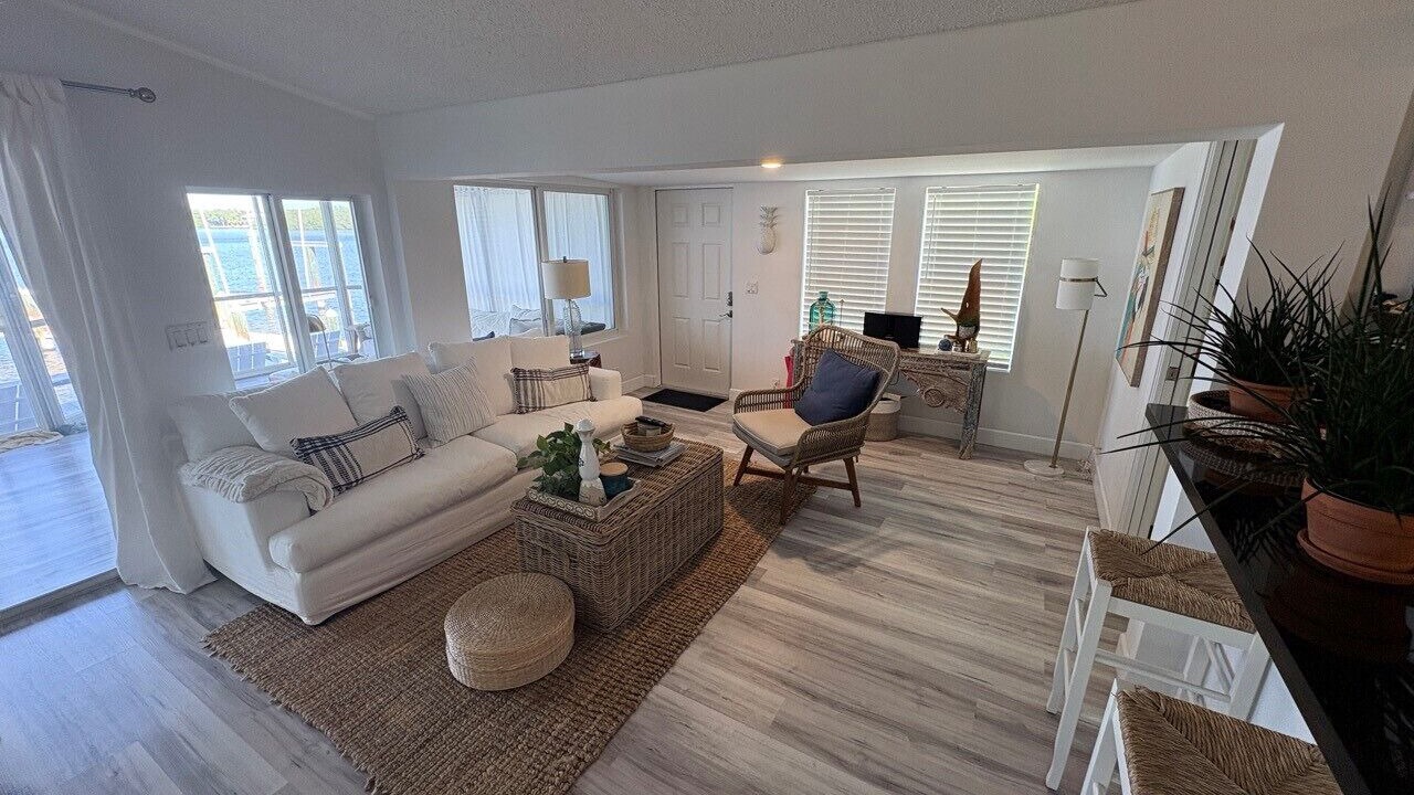Photo of Livingroom in Sexton Cove Estates