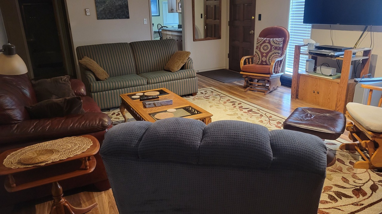 Photo of Livingroom in Oakridge