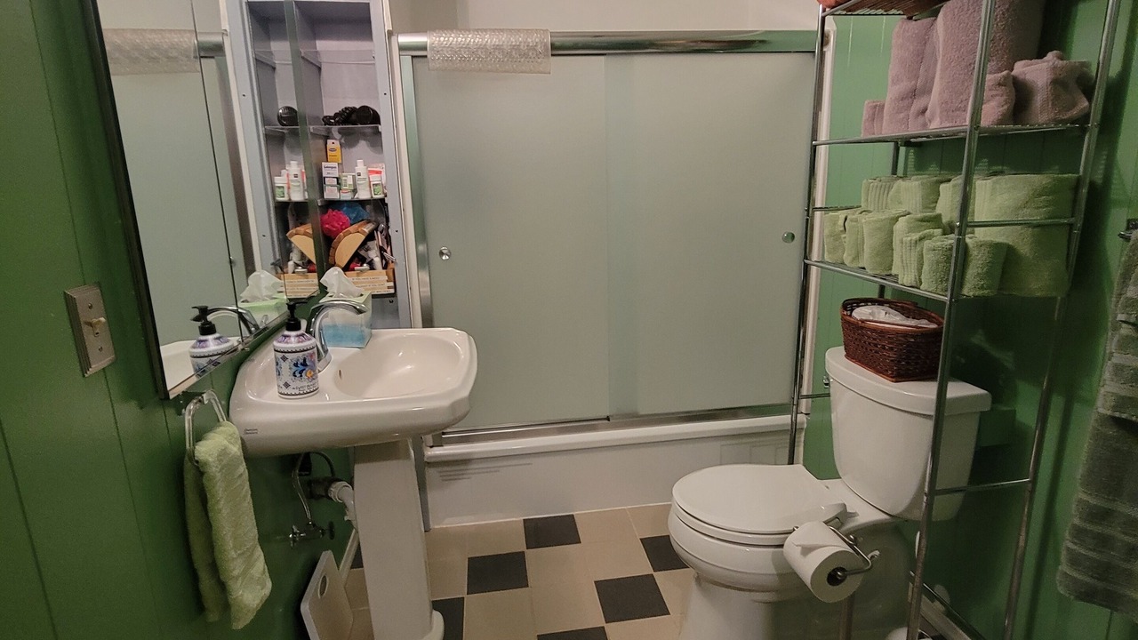 Photo of Bathroom in Oakridge