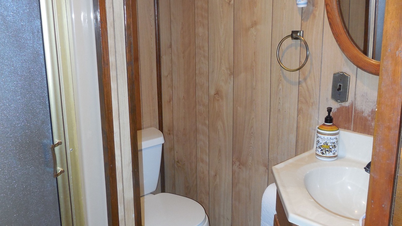 Photo of Bathroom in Oakridge