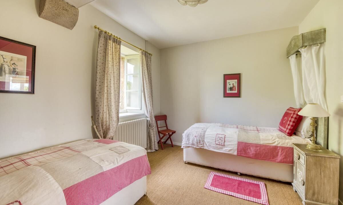 Photo of Bedroom in Poil