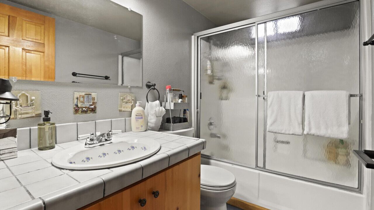 Photo of Bathroom in Pine