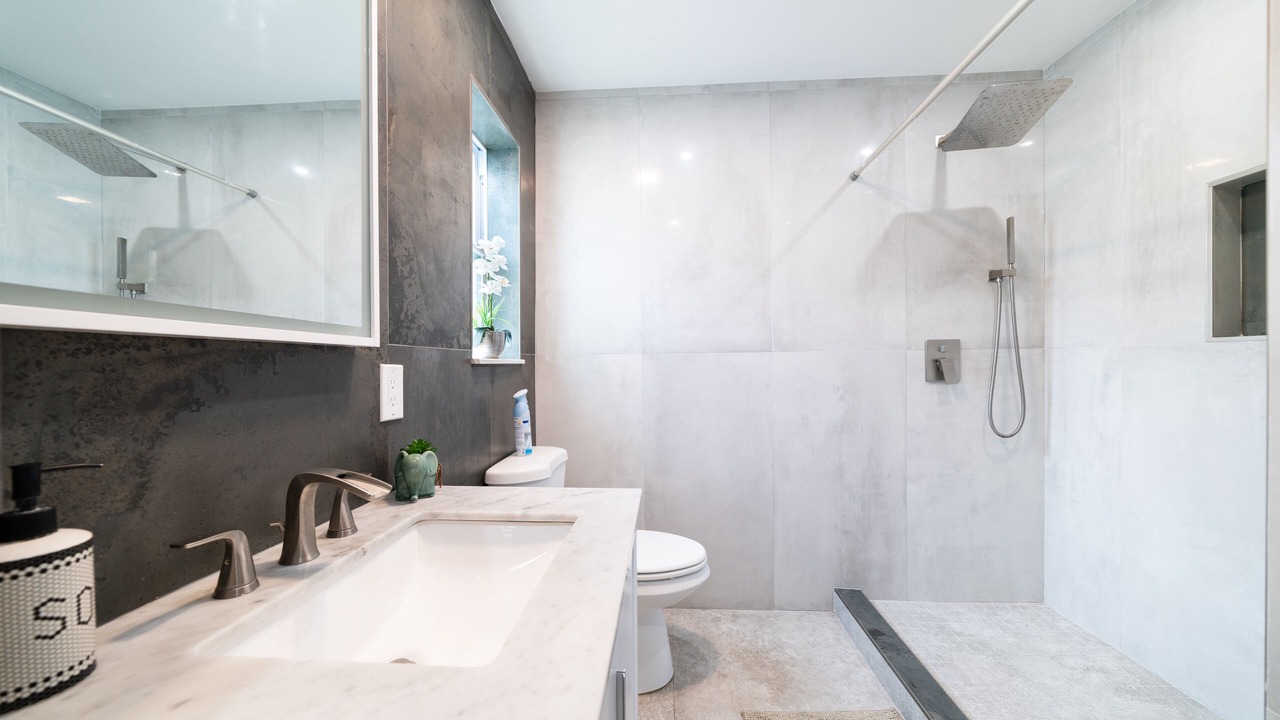 Photo of Bathroom in Cypress Lakes
