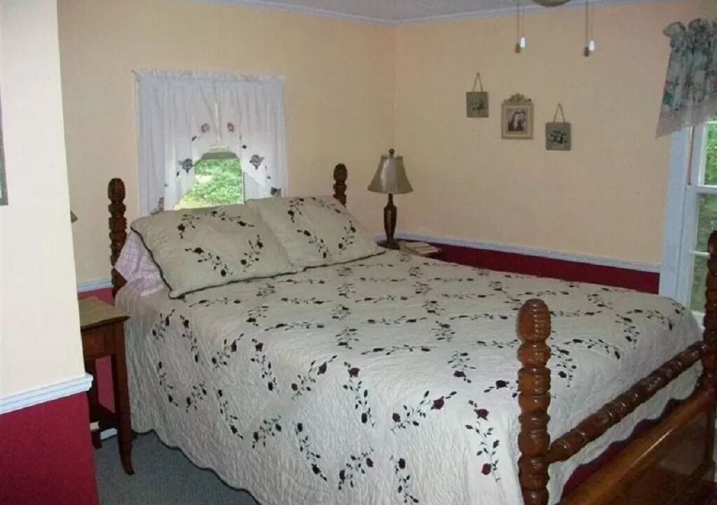 Photo of Bedroom in Madisonville