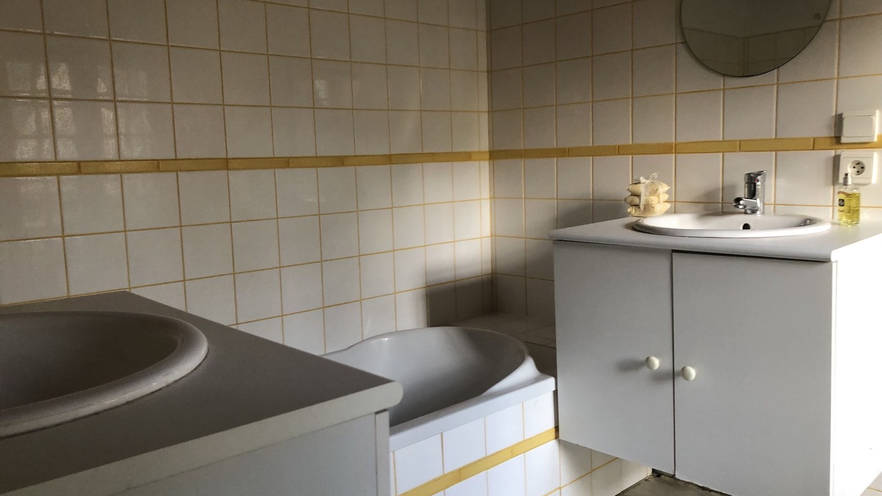 Photo of Bathroom in La Vicomte-sur-Rance