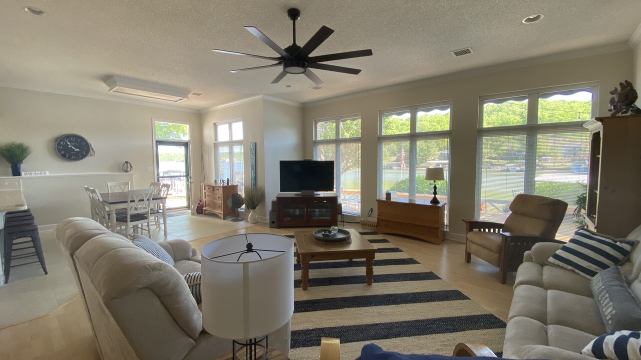 Photo of Livingroom in Sunrise Beach