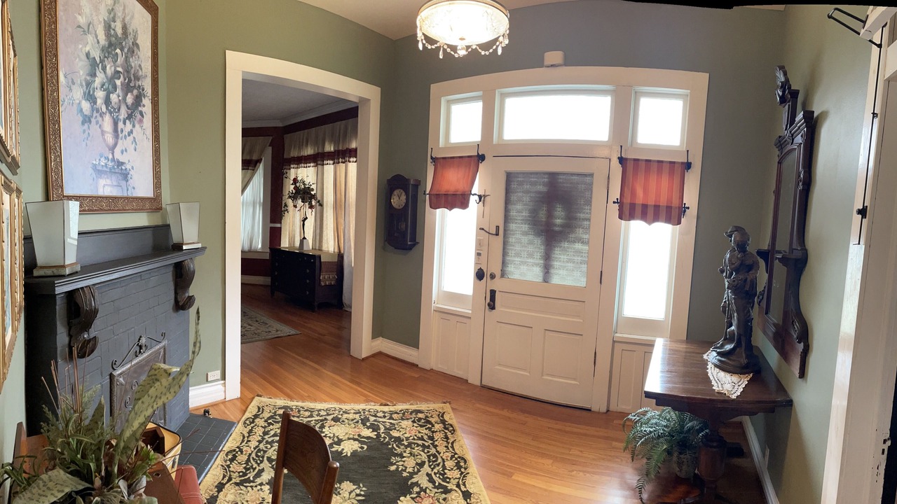 Photo of Livingroom in Orange