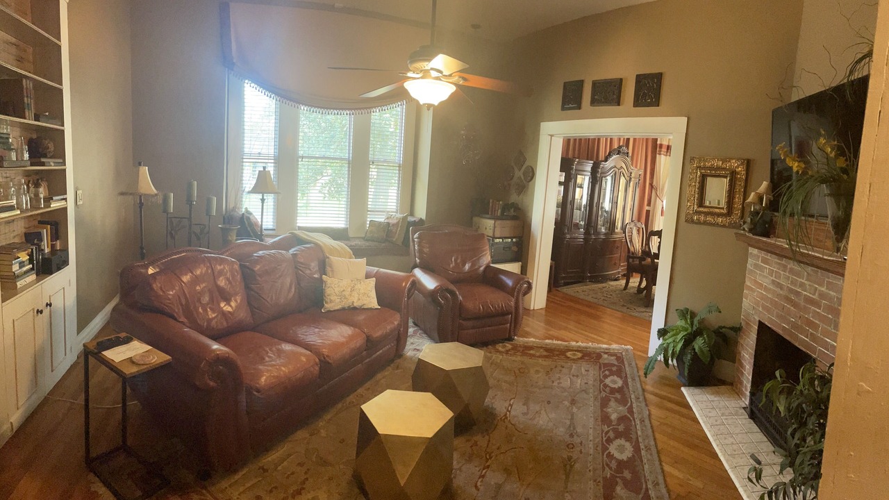 Photo of Livingroom in Orange
