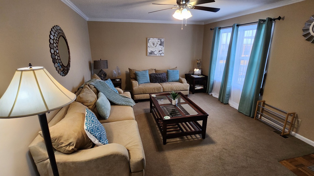 Photo of Livingroom in Oak Grove