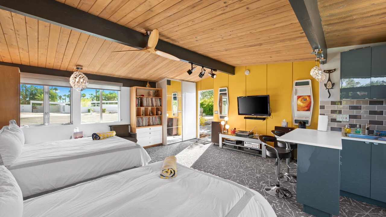 Photo of Bedroom in Racquet Club Estates