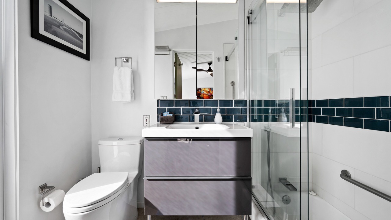 Photo of Bathroom in Racquet Club Estates