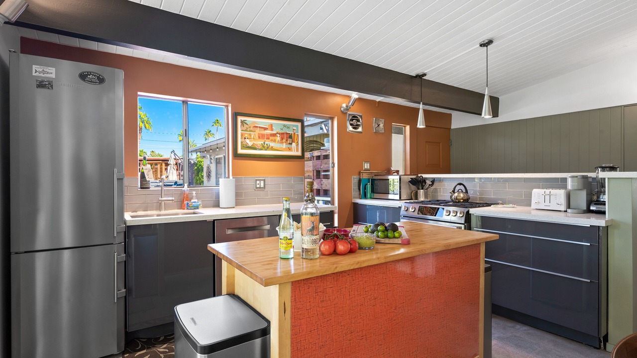 Photo of Kitchen in Racquet Club Estates