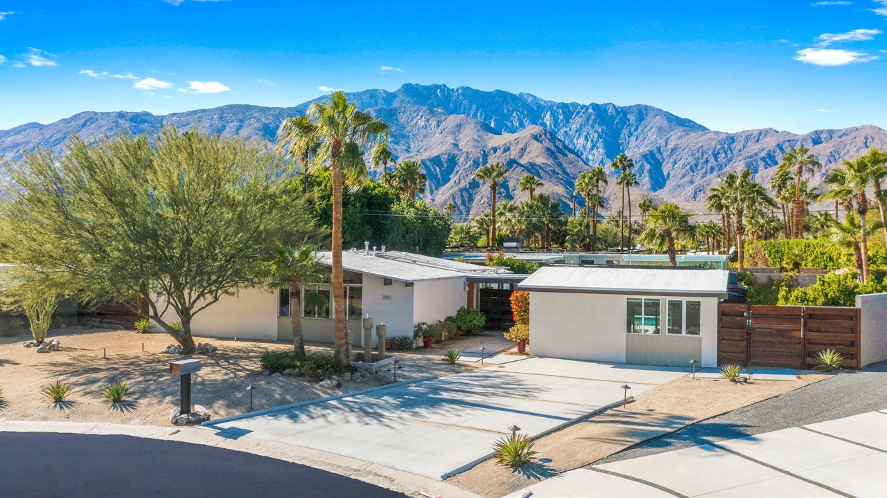 Photo of Outdoor in Racquet Club Estates