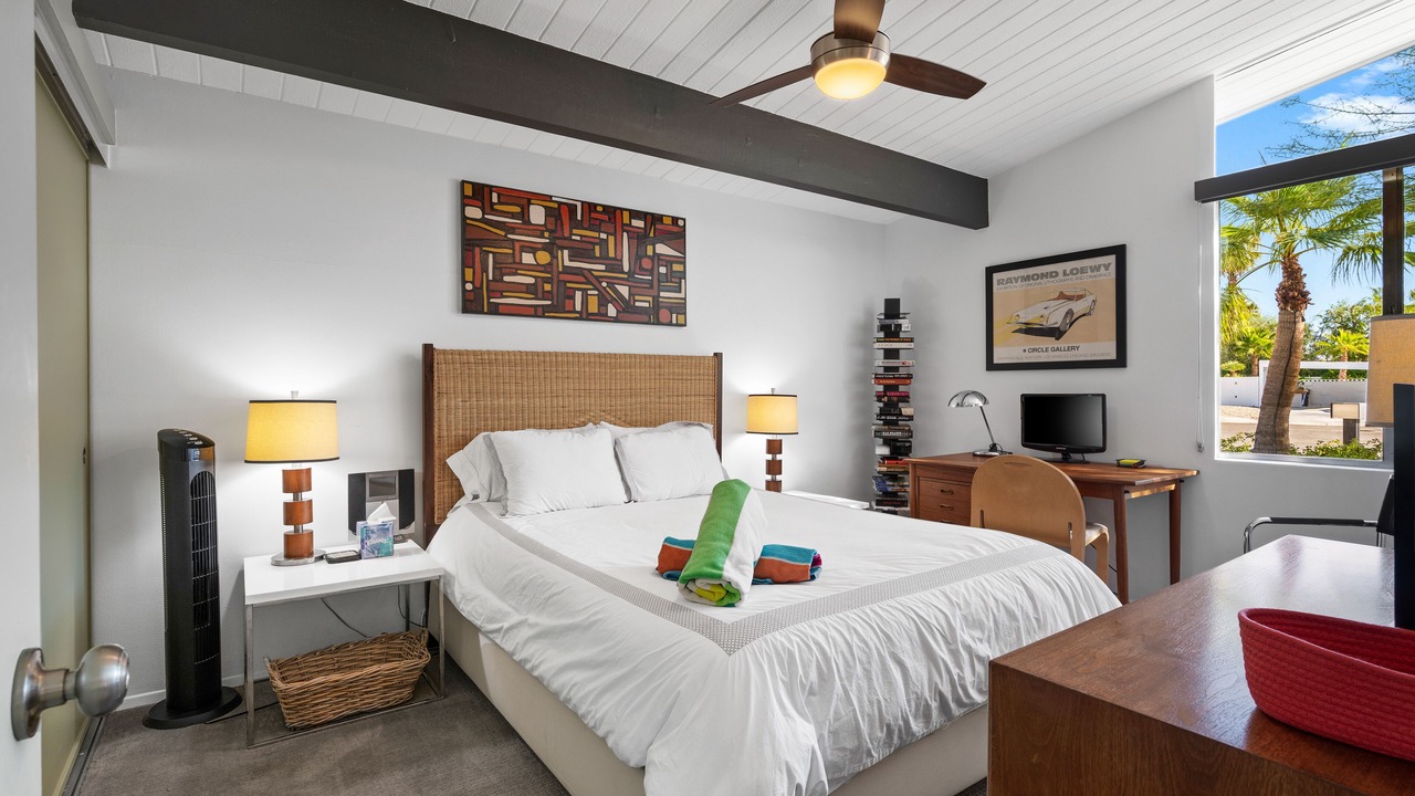 Photo of Bedroom in Racquet Club Estates