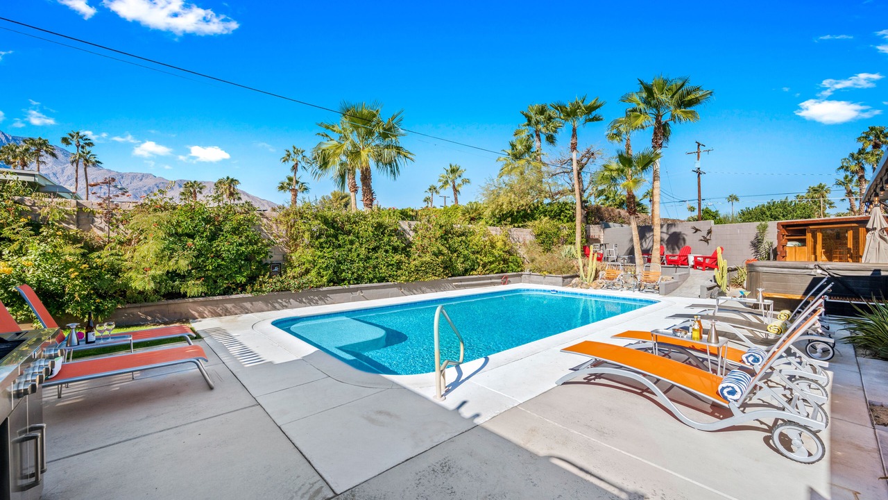 Photo of Outdoor in Racquet Club Estates