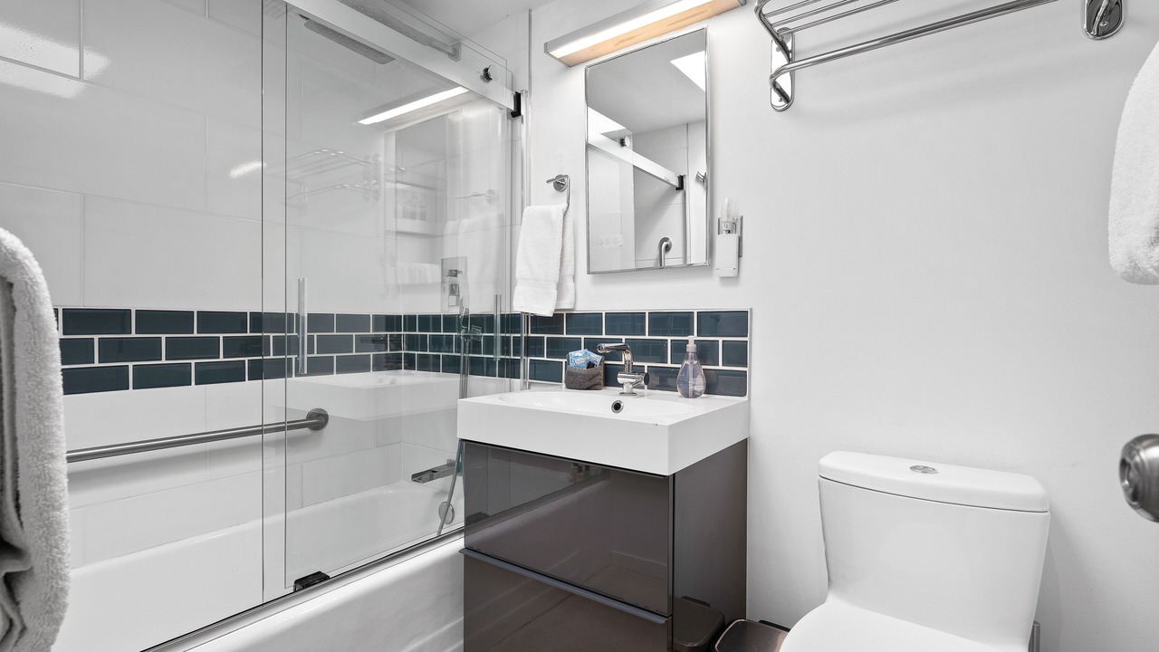 Photo of Bathroom in Racquet Club Estates