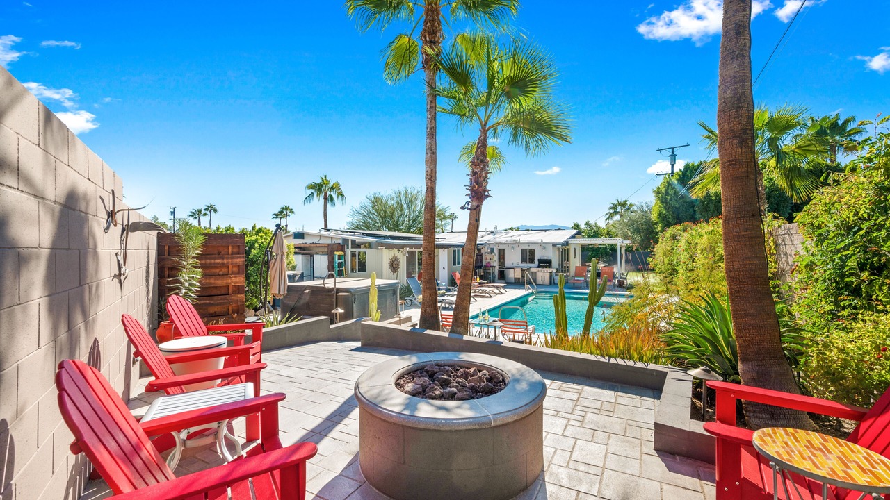 Photo of Patio Balcony in Racquet Club Estates