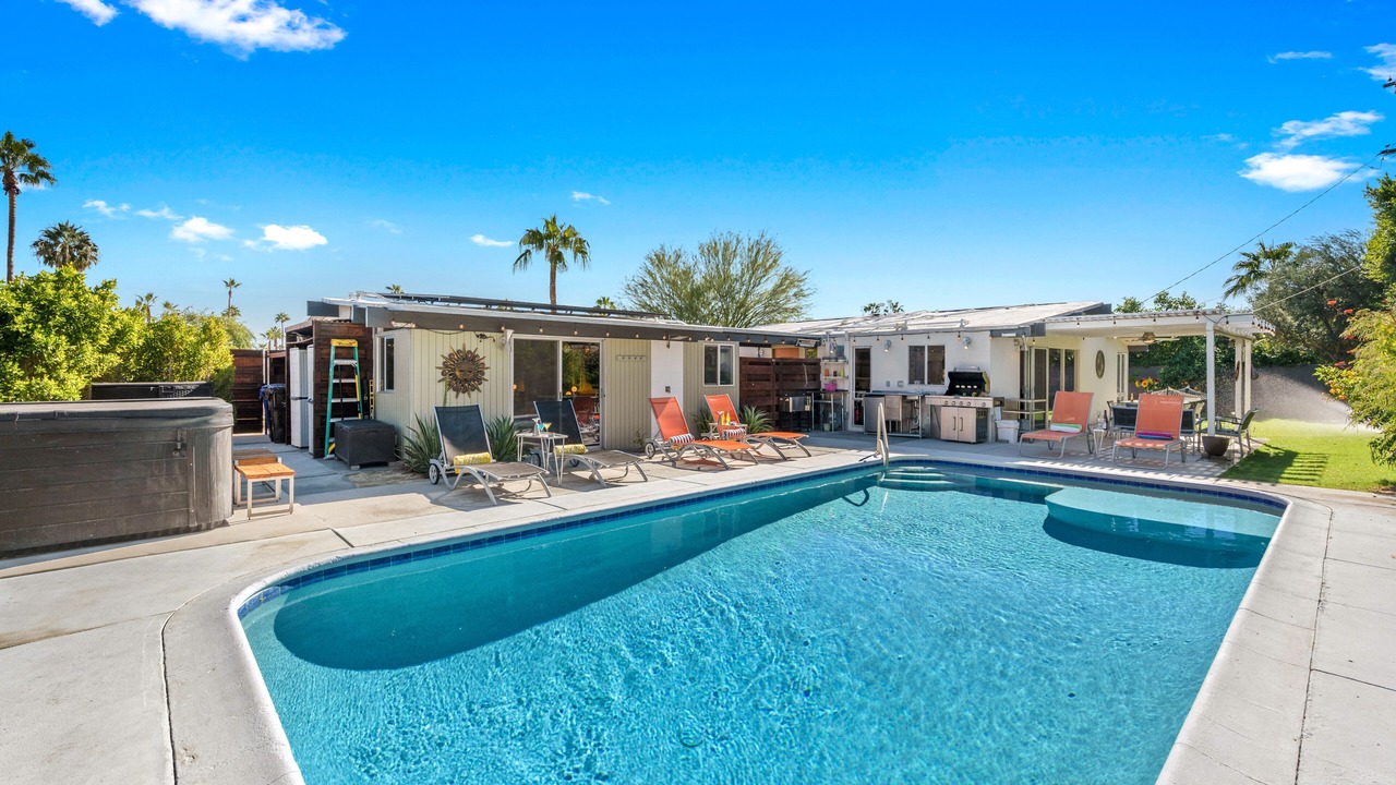 Photo of Outdoor in Racquet Club Estates