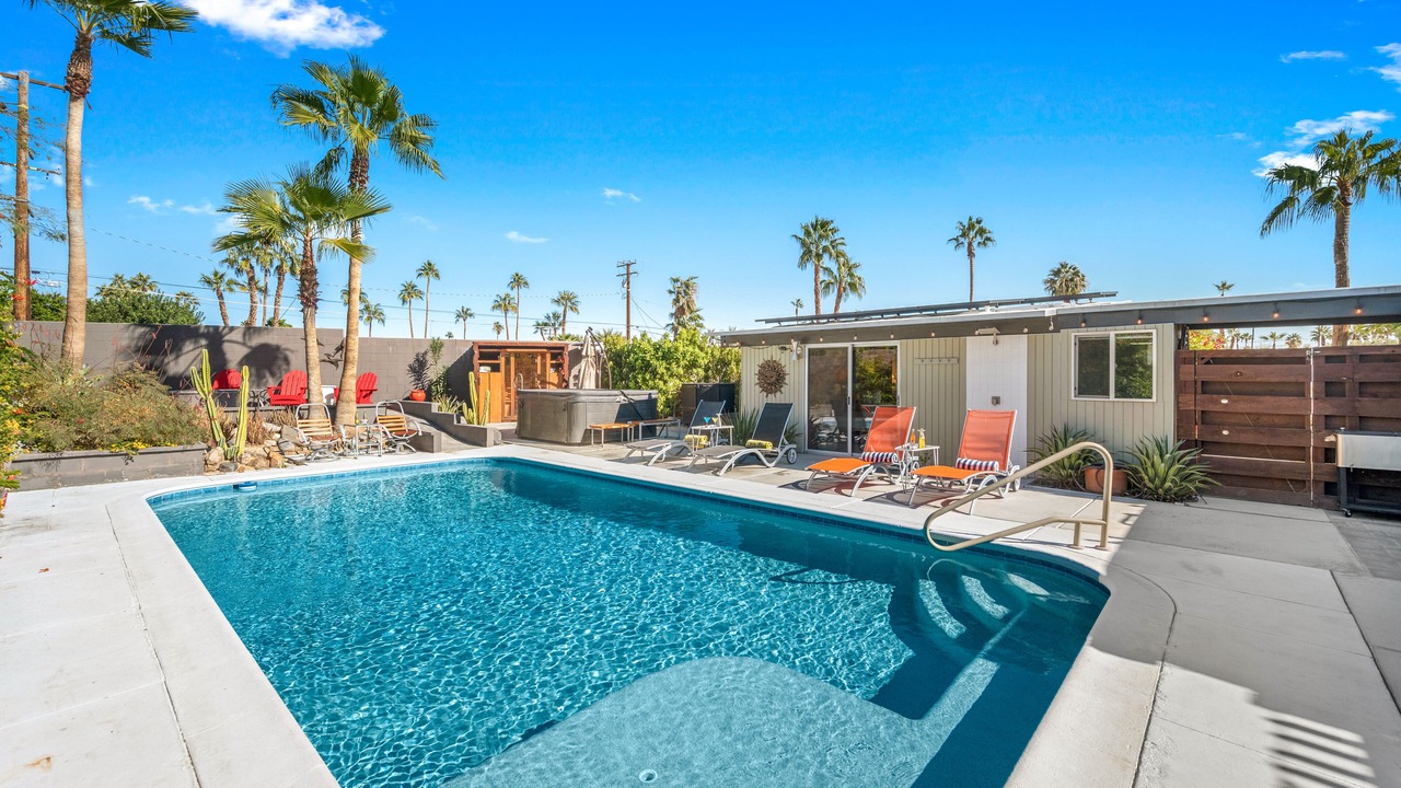 Photo of Outdoor in Racquet Club Estates