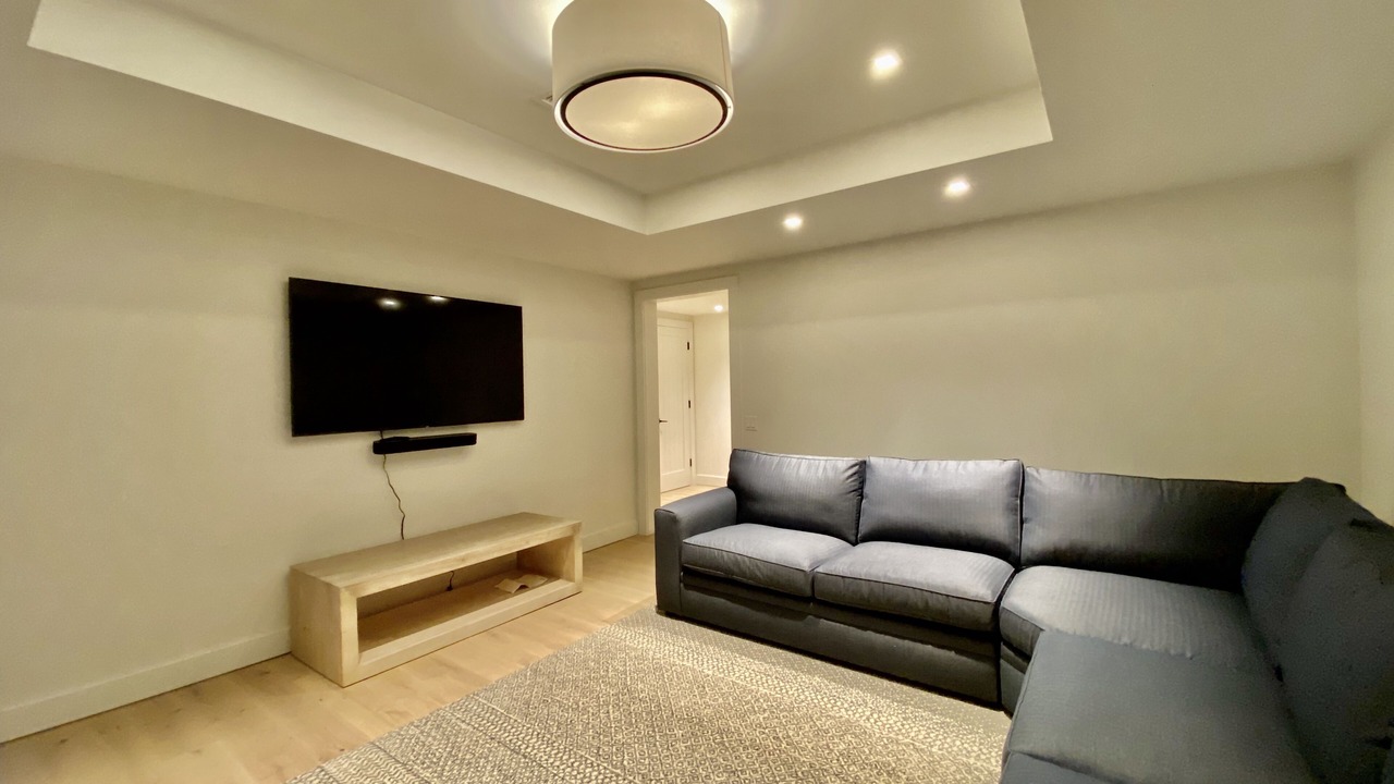 Photo of Livingroom in West of Town