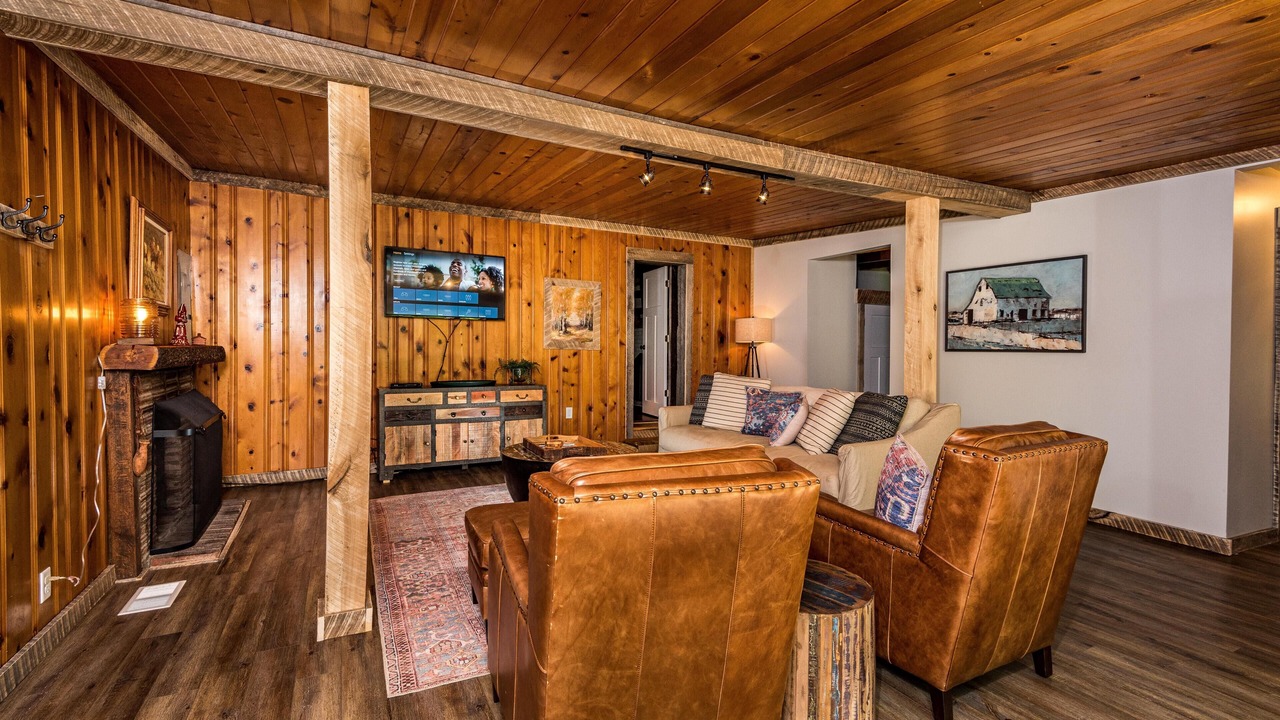 Photo of Livingroom in Helmsburg