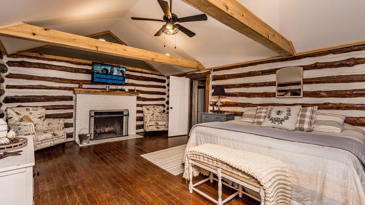 Photo of Bedroom in Helmsburg