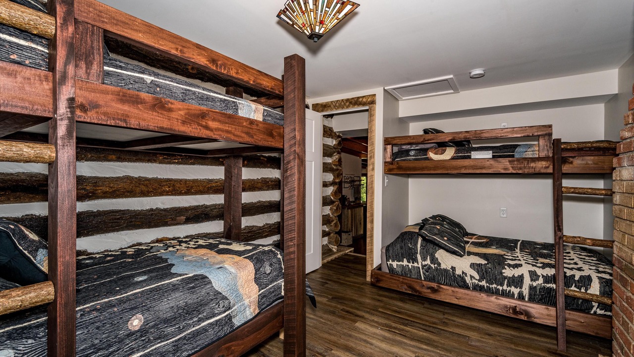 Photo of Bedroom in Helmsburg