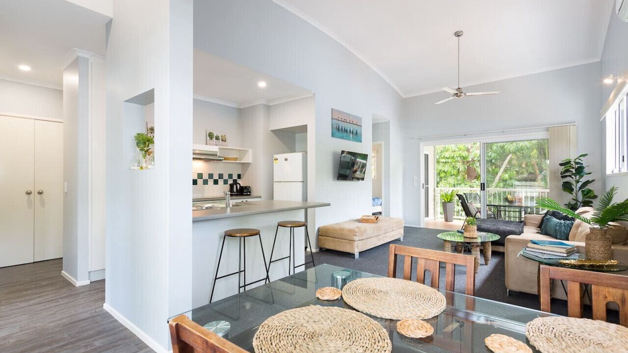 Photo of Livingroom in Trinity Beach