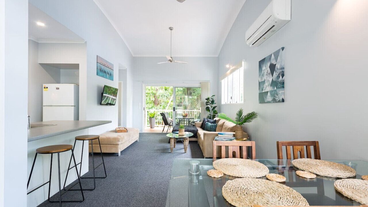 Photo of Livingroom in Trinity Beach