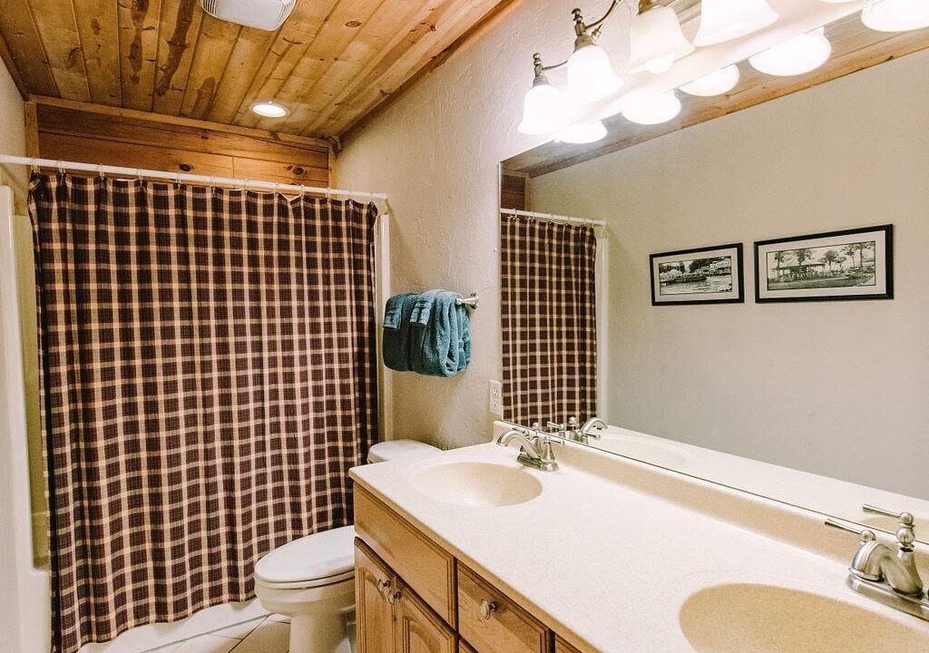 Photo of Bathroom in Gnaw Bone