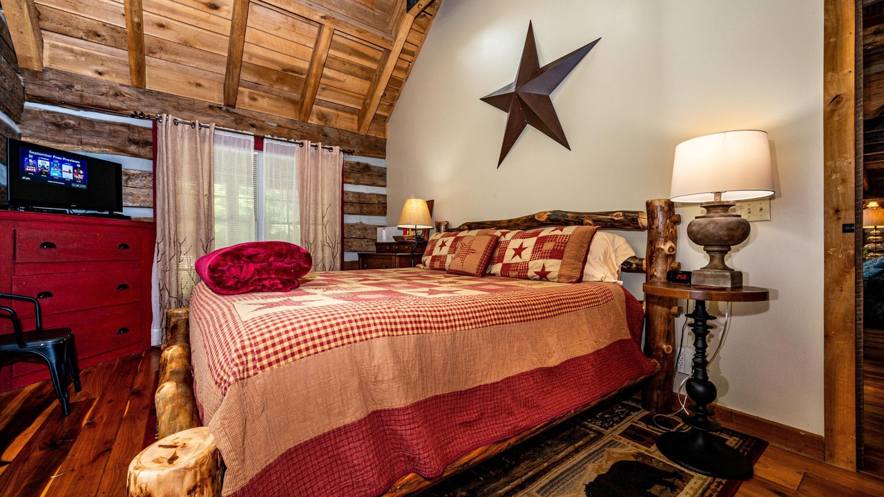 Photo of Bedroom in Helmsburg