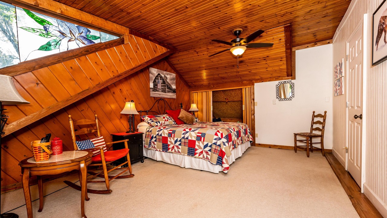 Photo of Bedroom in Helmsburg