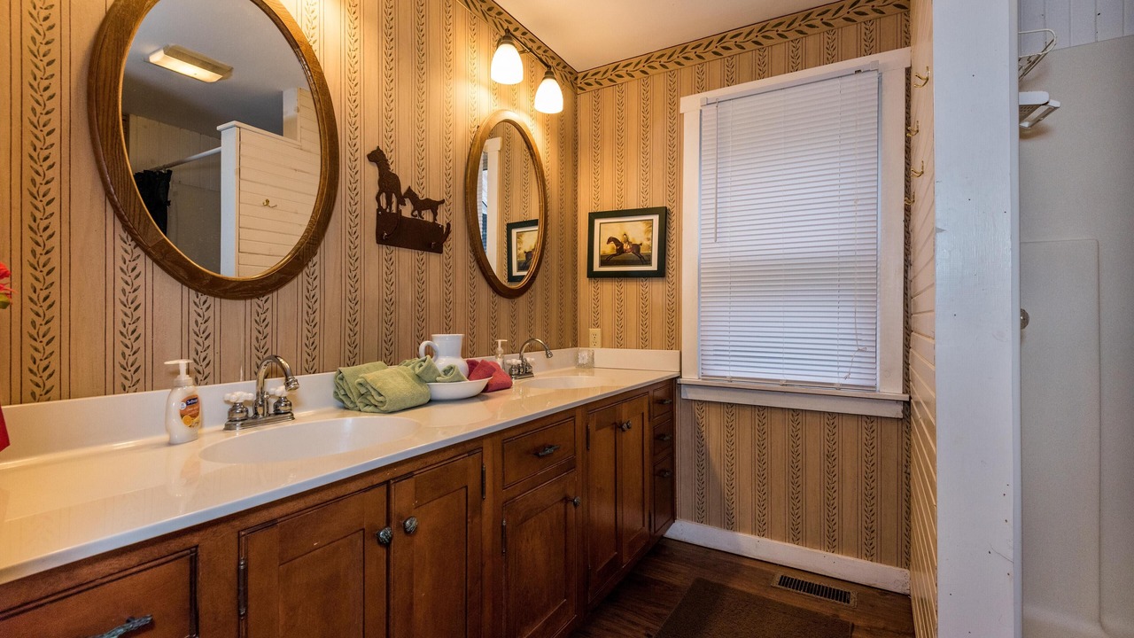 Photo of Bathroom in Gnaw Bone