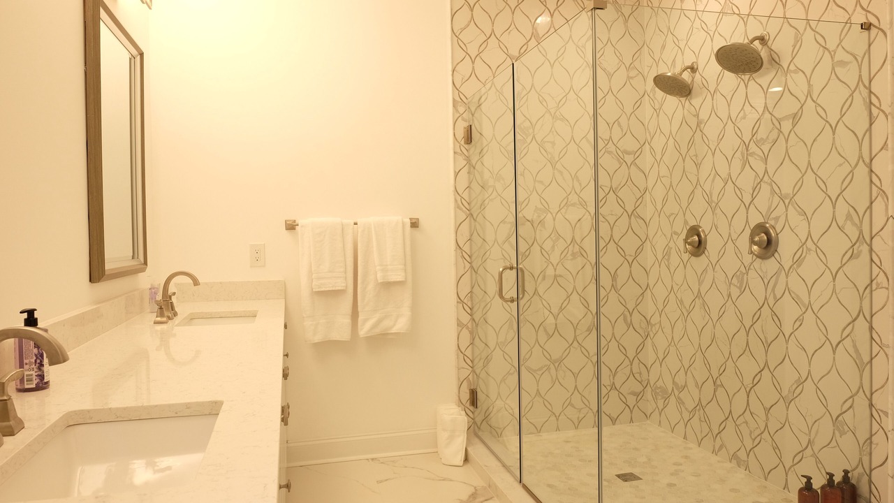 Photo of Bathroom in Lyon Park