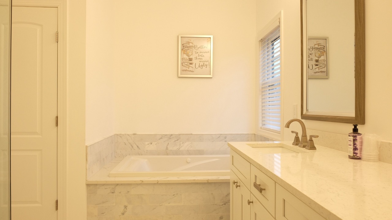 Photo of Bathroom in Lyon Park