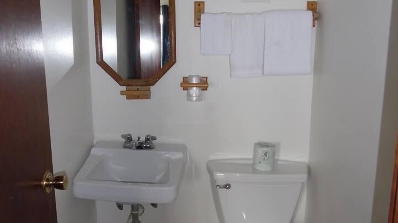 Photo of Bathroom in Wachapreague