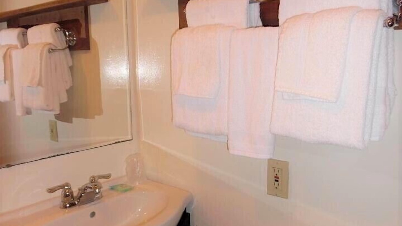 Photo of Bathroom in Wachapreague