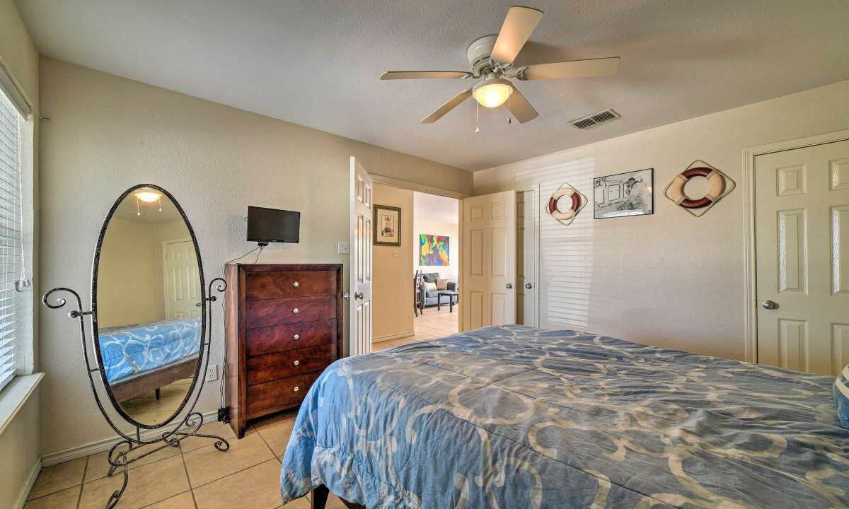 Photo of Bedroom in Corpus Christi