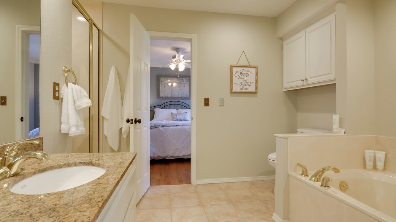 Photo of Bathroom in Vinita