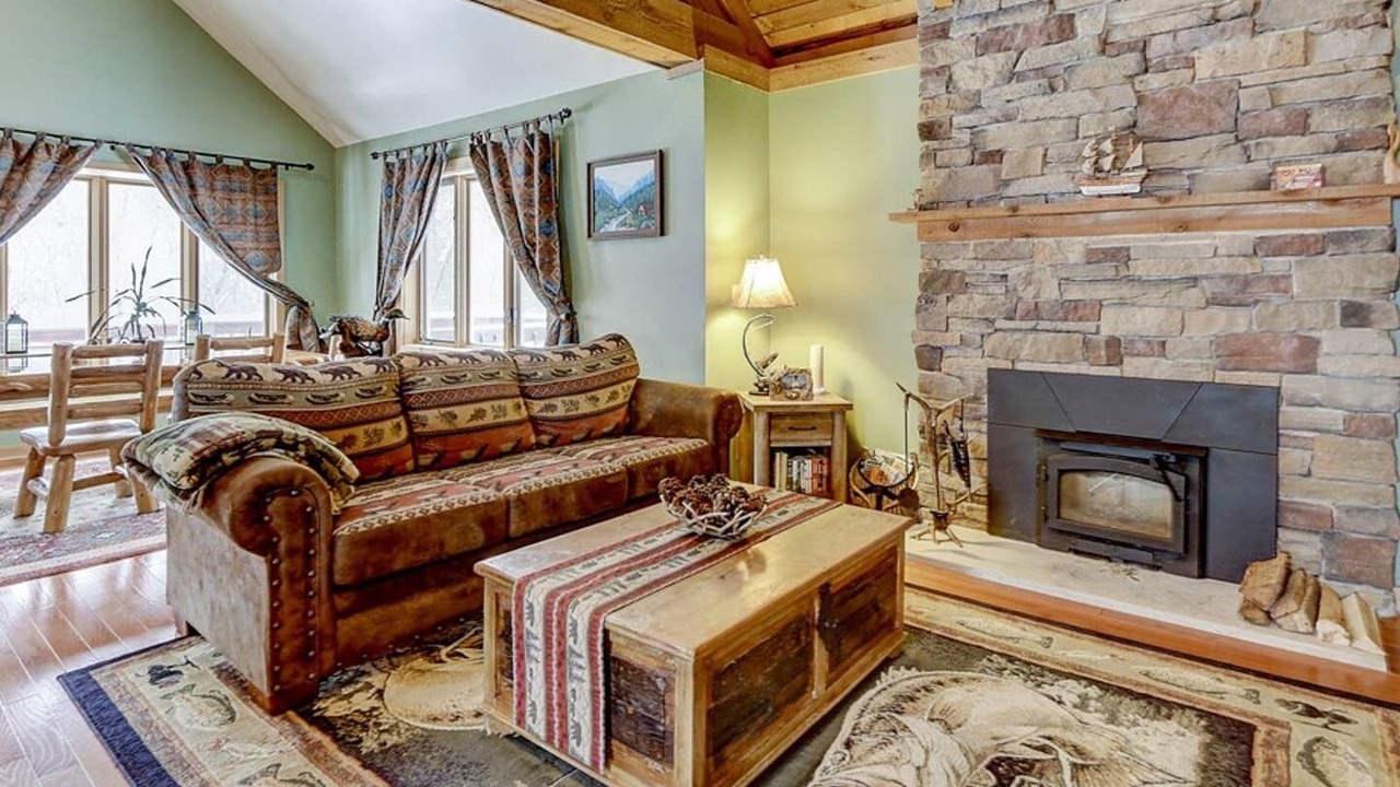 Photo of Livingroom in Delavan Lake