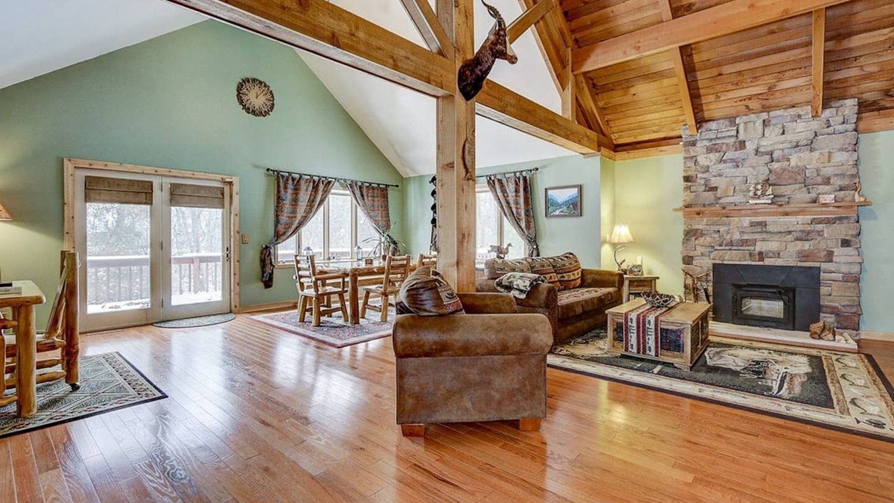 Photo of Livingroom in Delavan Lake