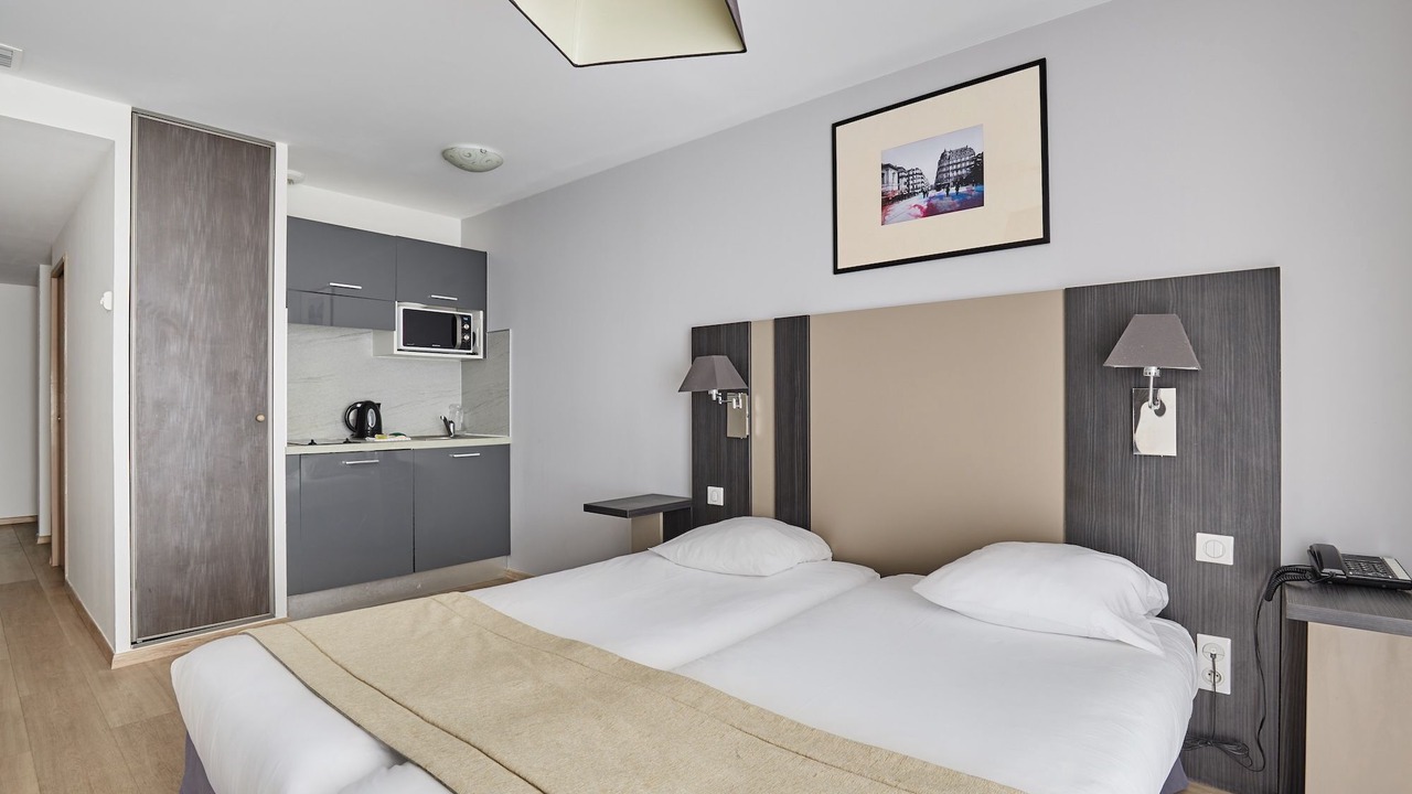Photo of Bedroom in Comedie