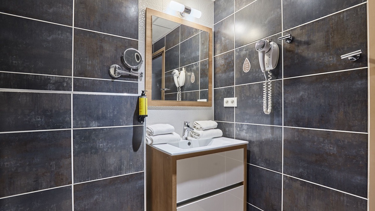 Photo of Bathroom in Comedie